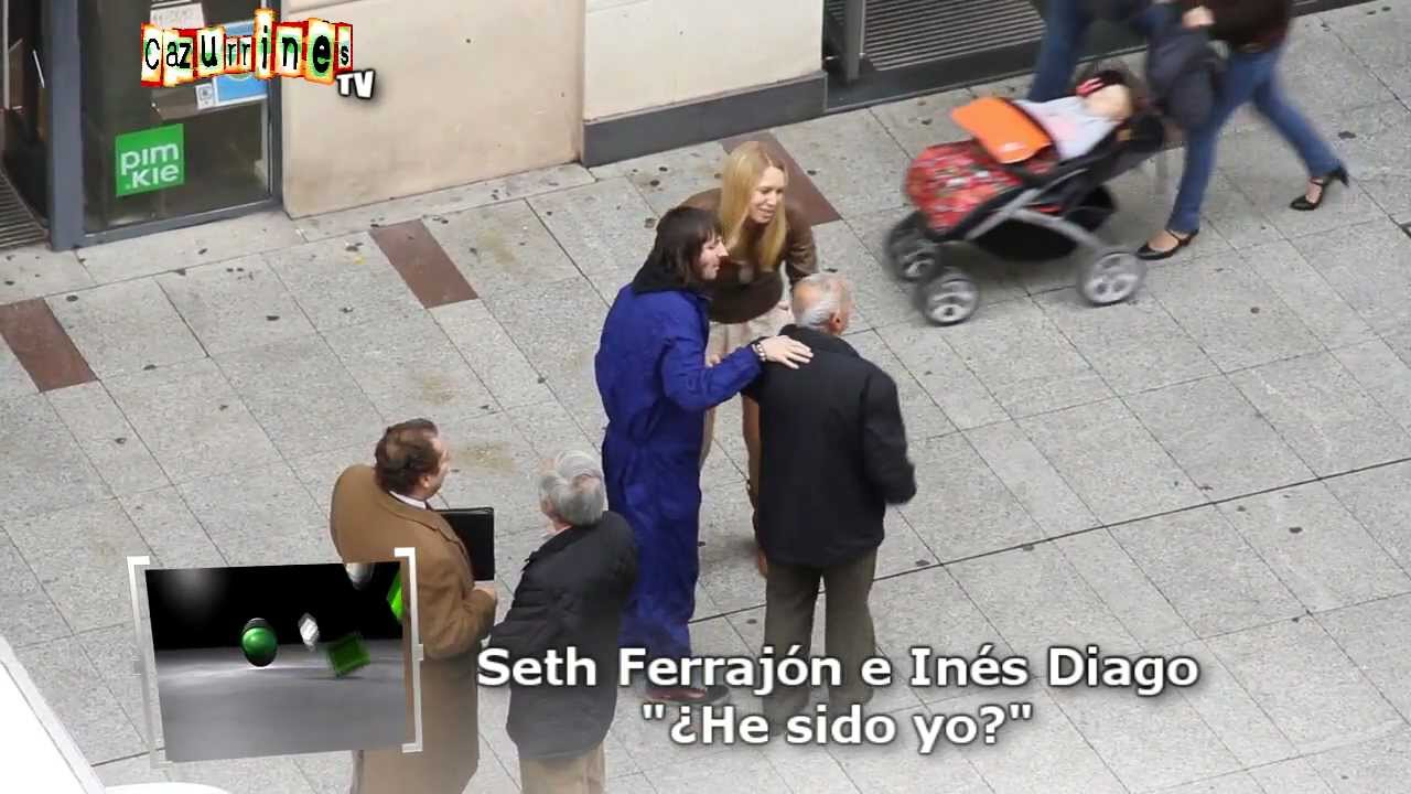 OCULTA Levantando falda y enseñando el culo y bragas ¡¡BUENÍSIMO!! EN TV - YouTube