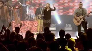 God is fighting for us, pushing back the darkness - Darlene Zschech chords