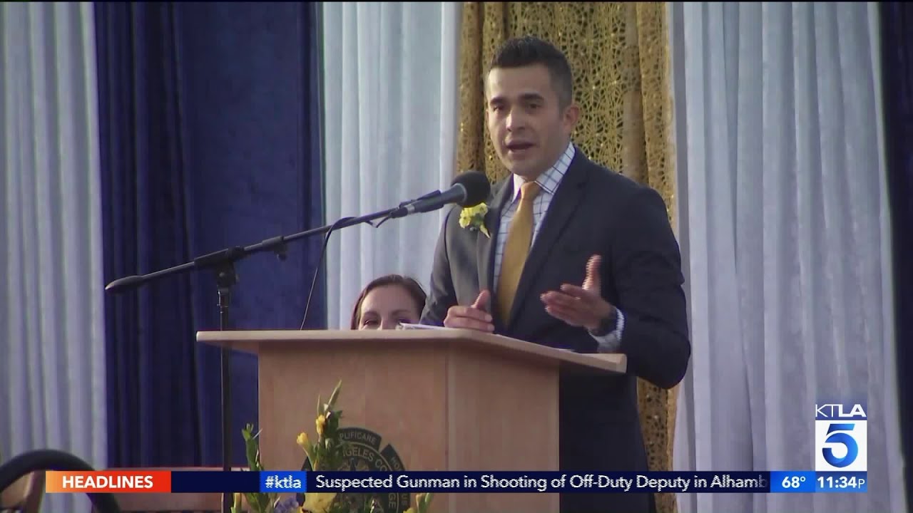 ktla-s-carlos-saucedo-gives-commencement-address-at-alma-mater-youtube