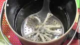 'Bug Chef' cooks up tasty dishes with tarantulas and scorpions