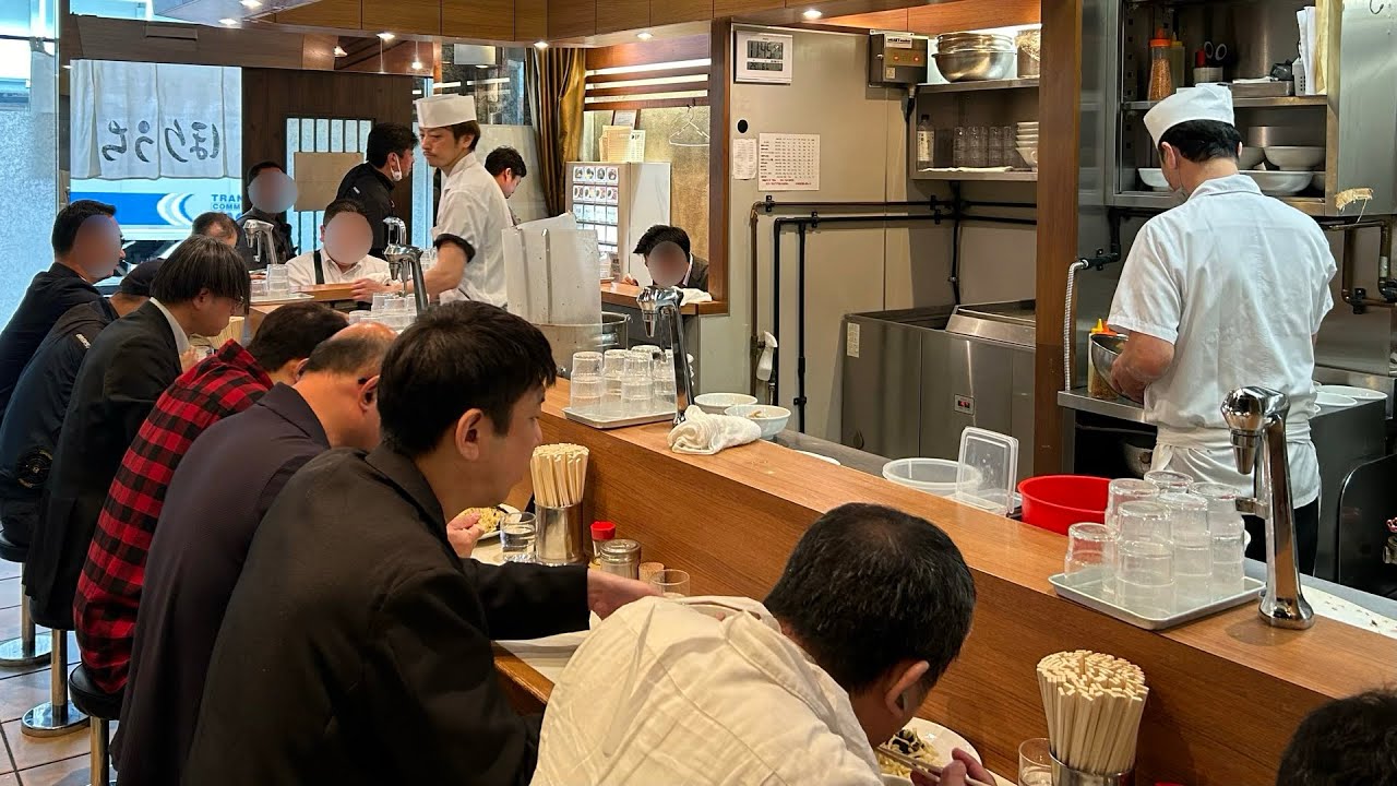 Shinjuku’s must-try soy sauce ramen - opens early at 8AM! - Noodles trip in Japan