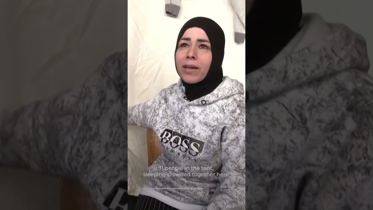 عائلات لبنانية نزحت بسبب القصف الإسرائيلي تجد مأوى في الخيام
