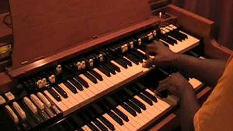 Trying Out Newly Rebuilt  Leslie 122 Amplifier