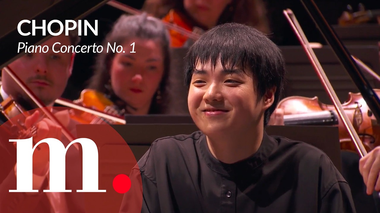 Mao Fujita 藤田真央 performs Chopin's Piano Concerto No. 1 with