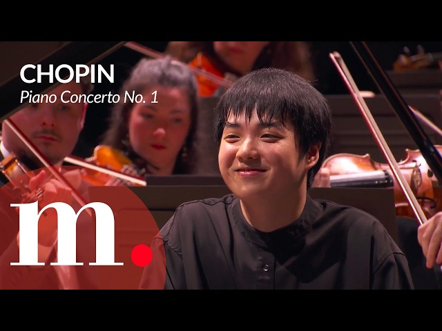 Mao Fujita 藤田真央 performs Chopin's Piano Concerto No. 1 with