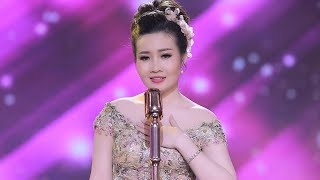 Cô ca sĩ xứ Thanh khoe vóc dáng ngọc ngà và giọng hát trong trẻo như họa mi trong MV mới