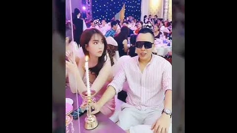 Ngọc Trinh hôn Vũ Khắc Tiệp ngay giữa chốn đông người