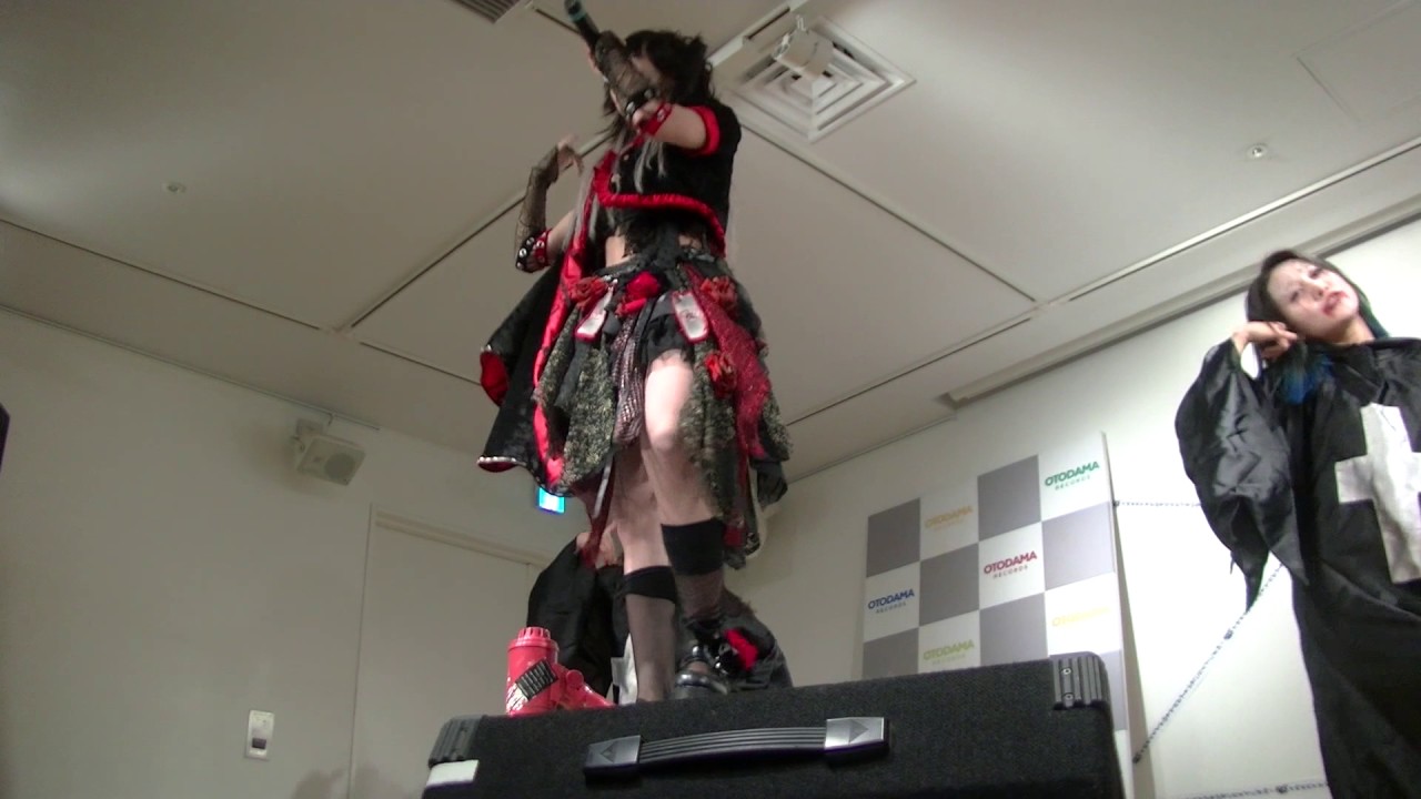 椎名ぴかりん NEWシングル『バババーババウムクーヘン★/下僕 GEBO GEBO !!』ミニライブ