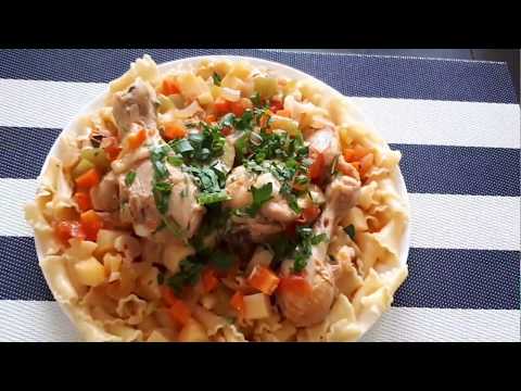 Макароны с куриными ножками и овощами