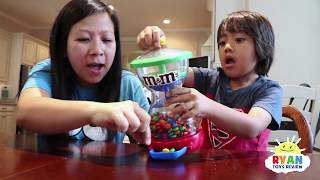 Kid and Mommy Pretend play with M&M Candy!