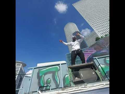 רוקדים בעזריאלי הפצה נחמנים משמחים באירועים 0526996152 