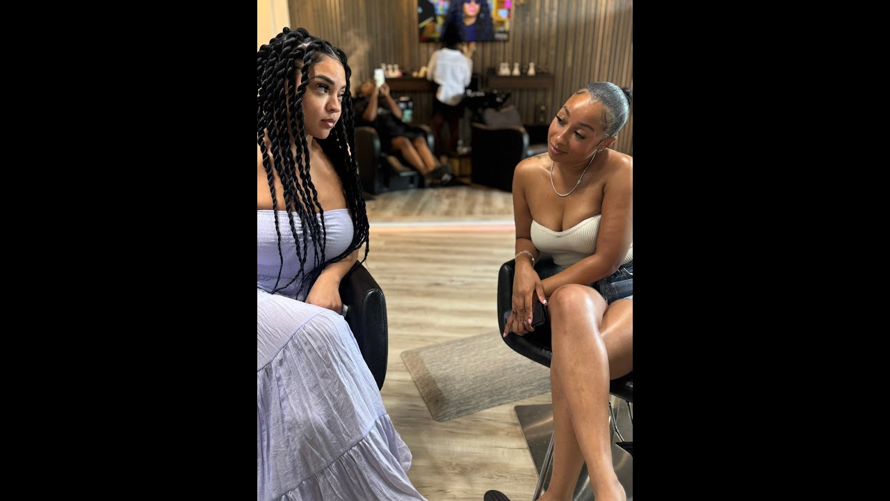 When MoMo’s friends discuss how long she can play the game!