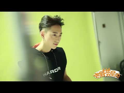 《快男每日捞》黄榕生get自己帅点尹毓恪展笑颜 Super Boy2017【快男超女官方频道】