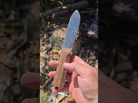 The DOBLE O KNIVES HORATIUS, check out this cool kephart design!