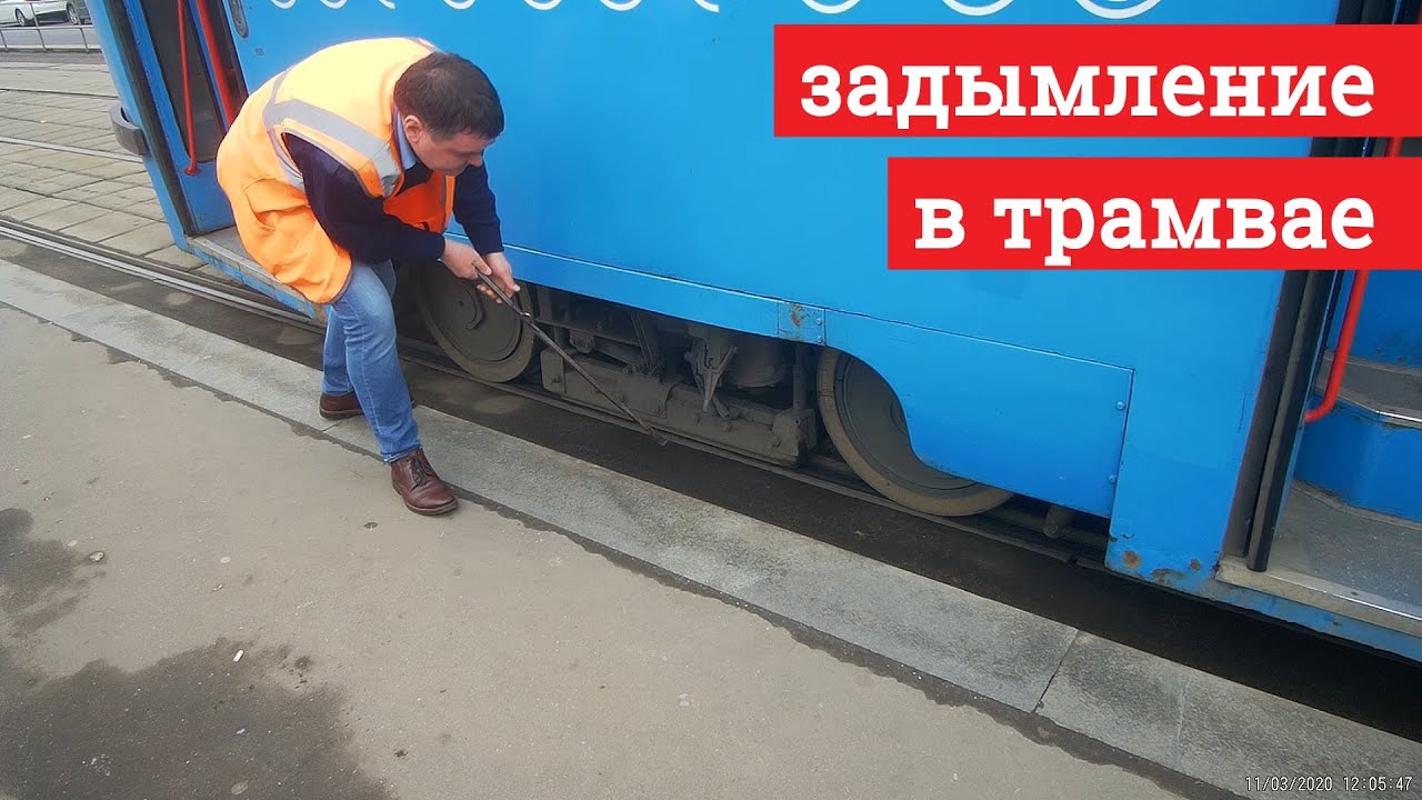 Воздух был столичный пахло возбужденным газом машин и чугунной пылью трамвайных тормозов