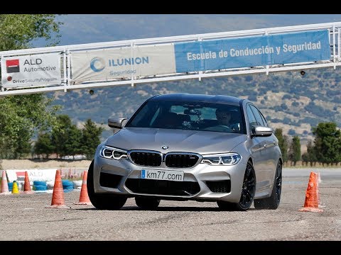 BMW M5 2018 - Maniobra de esquiva (moose test) y eslalon | km77.com