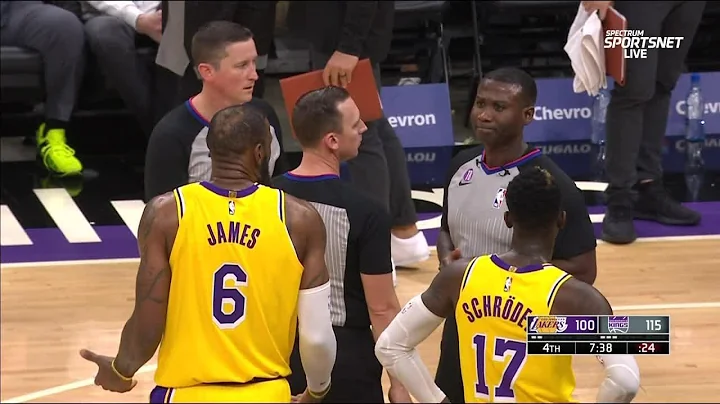 Darvin Ham T'd up as Lakers' foul on Domantas Sabo...