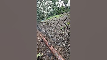 How To Stretch Chain Link Fencing on a Slope 🔗 #chainlink #fence #fencebuilder