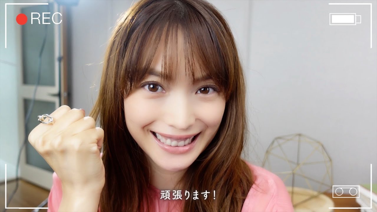 蛯原友里 自撮りでcm撮影レポート 第2子出産を控えた忙しいママの一面明かす 家事代行ベアーズwebcm メイキング Youtube 蛯原友里 自撮りでcm撮影レポート 第2子出産を控えた忙しいママの一面明かす 家事代行ベアーズwebcm メイキング Youtube