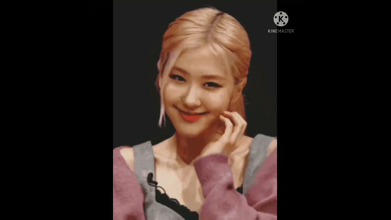 Blackpink members habit of Jennie eye roll, lisa funny faces, rose hand on cheeks jisoo smirk.