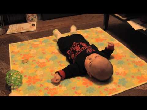 赤ちゃん寝返りに成功