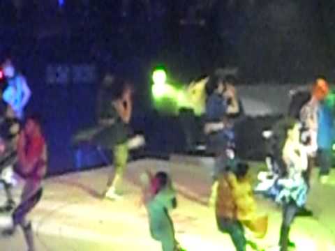 Twins@夏日狂嘩(人人彈起演唱會16/4)