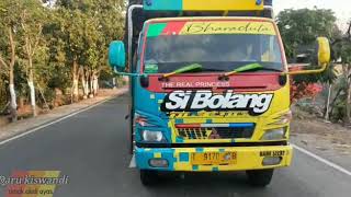 Truk oleng dikejar polisi