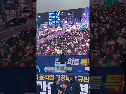 광화문 <strong>촛불집회</strong>, 미디어몽구 영상 현장을 장악하다. #미디어몽구 #김건희특검 #국민행동의날 #시민행진 #광화문촛불집회