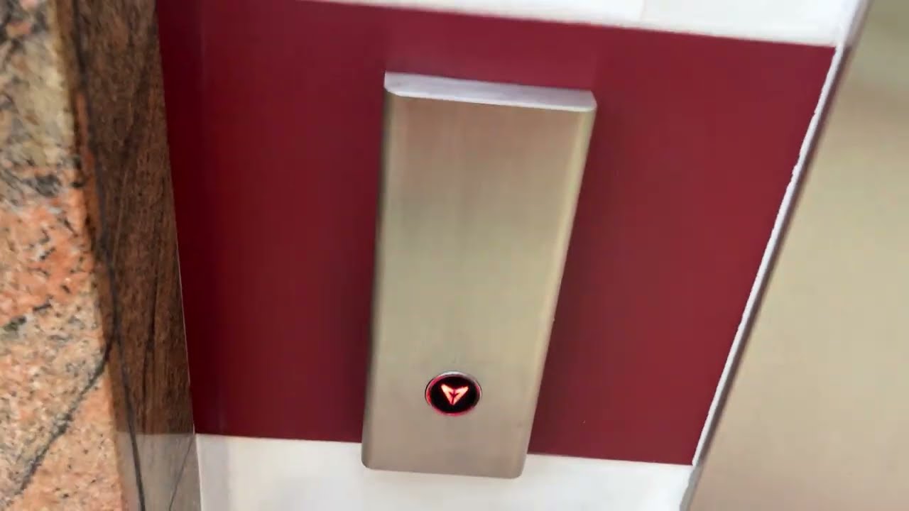 Unknown lift at the saddlers shopping centre Walsall