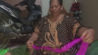 MENGHIAS RUANG  TAMU  MENJELANG TAHUN BARU 