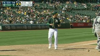 SEA@OAK: Healy scores on error to get A's on board