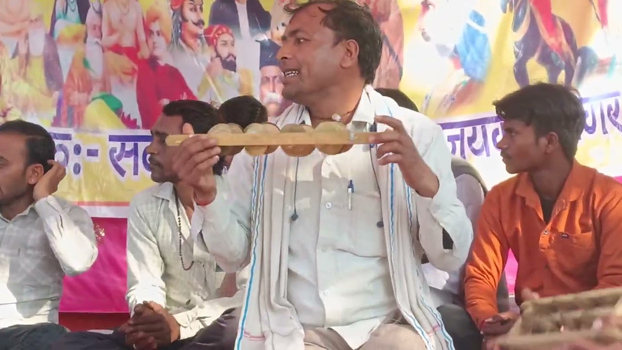 गायक रामसरन अहिरवार गीत हैं आग लग जाने एक दिन इस तन में सुनें आप लोग लाइक सब्सक्राइब करें।।