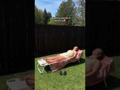 Tanning lounge chair with face hole