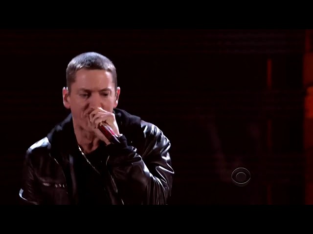 Love the way you lie , I need a doctor (Live) Full HD - Eminem ft Rihanna , Dr.Dre , Skylar class=