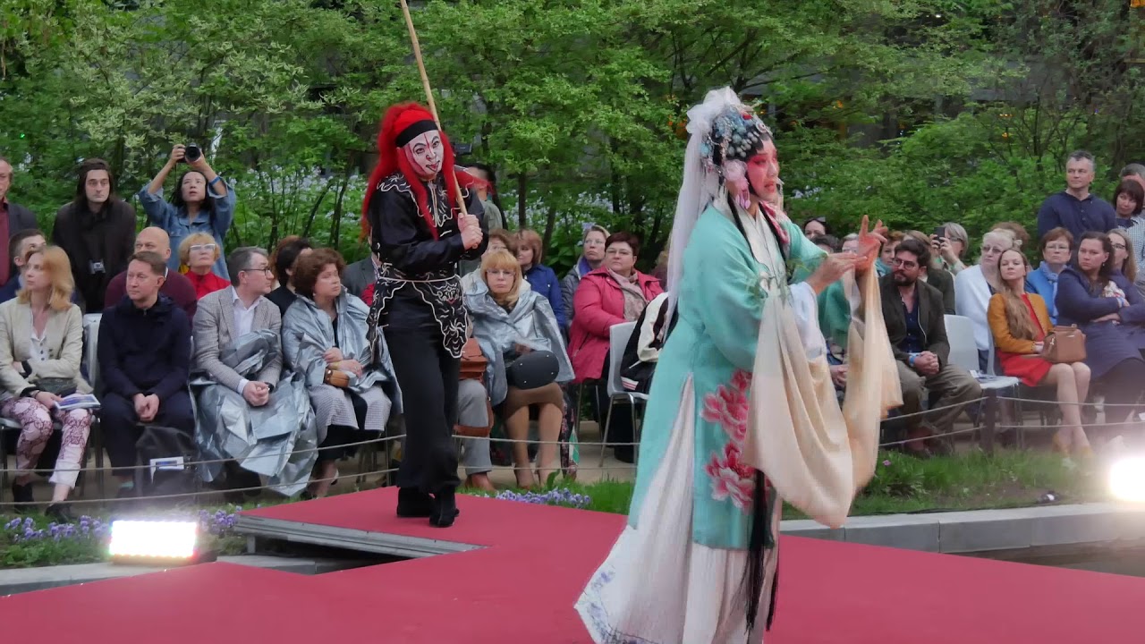 Shanghai 's Garden Kunqu Opera Peony Pavilion debuts at Chekhov International Theatre Festival