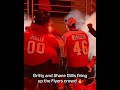 Gritty and Shane Gillis firing up the Flyers crowd 🔊