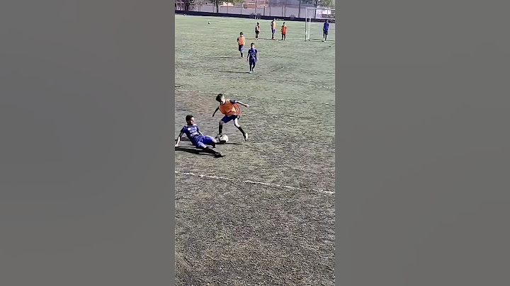 Le but exceptionnel, ce gamin dribble gardien + défenseur avec facilité. #football #shorts