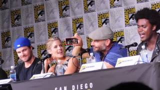 Arrow fan questions - common traits, Gotham crossover, singing (SDCC 2016)