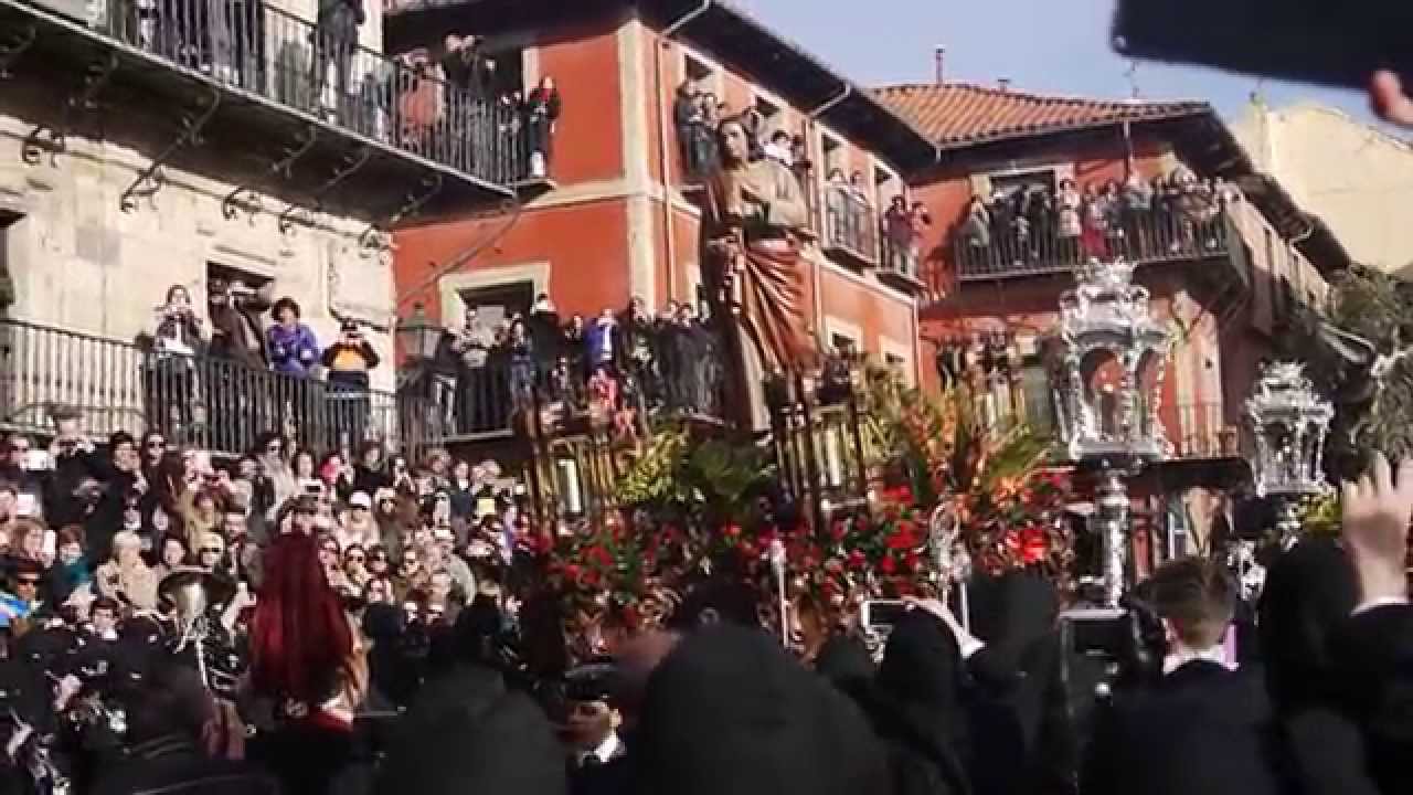 IMPRESIONANTE. Encuentro de la Dolorosa y San Juan - Los Pasos - JHS. Semana Santa León 2015.