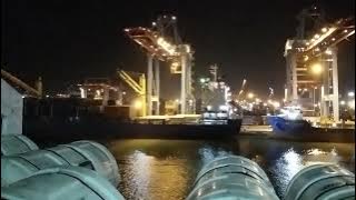 penampakan malam bongkar muat Tanjung Priok...