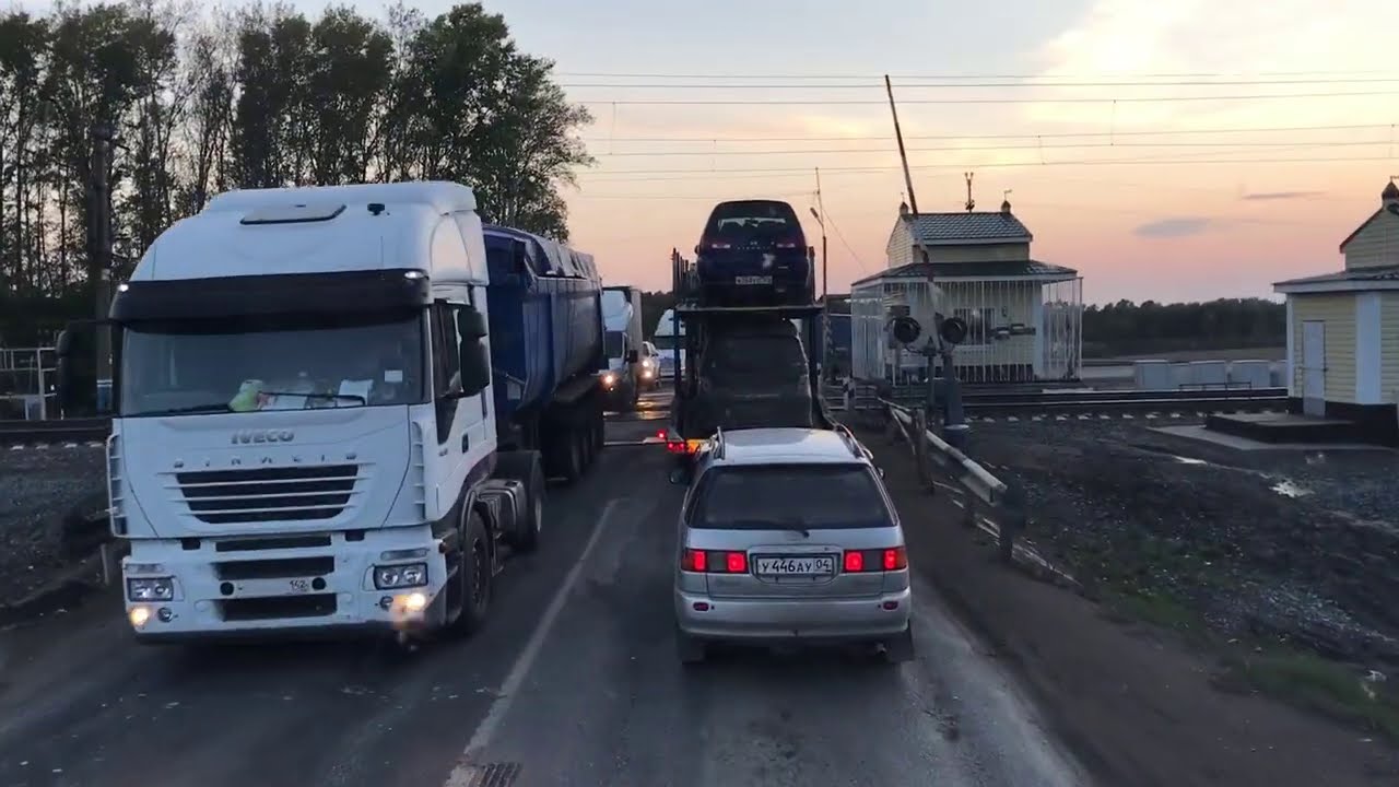 Тойота Дальнобой. Вижу едет дальнобой свадьбу отыграли едем