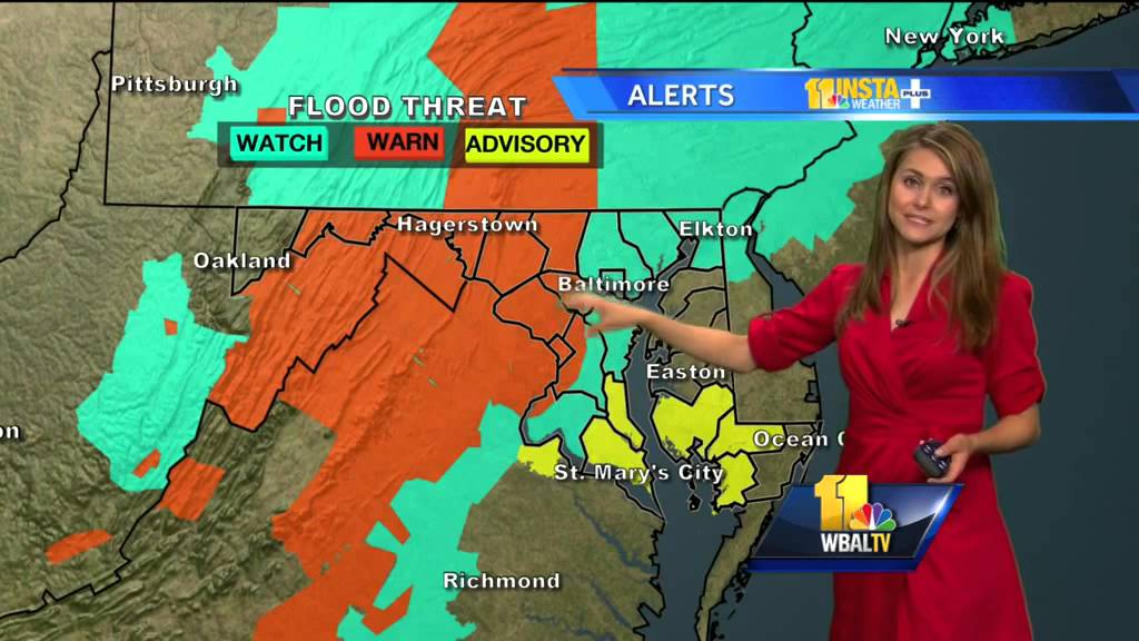 Heavy rain moves in; Flash flood warnings in place - YouTube
