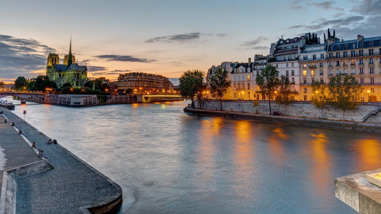 تعلم اللغة الفرنسية بالعربية مكتوبة Discover Paris while walking