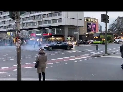 Berlin'de Türk bayraklı düğün konvoyu: Polis 'drift' yaparak ters şeride giren aracı arıyor