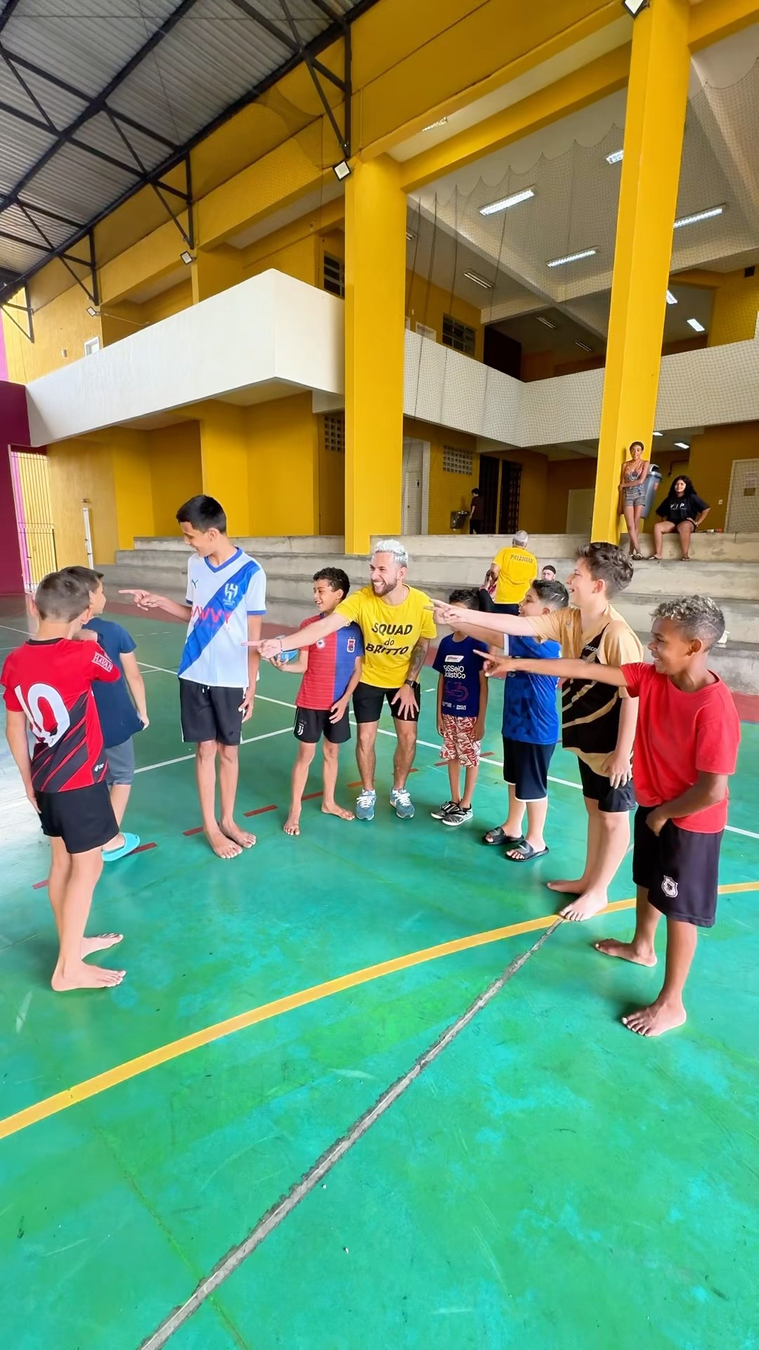 Jogo do reflexo com as crianças