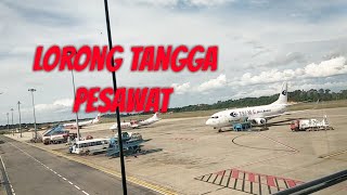 Suasana lorong tangga Pesawat yang akan berangkat - Pintu masuk Pesawat