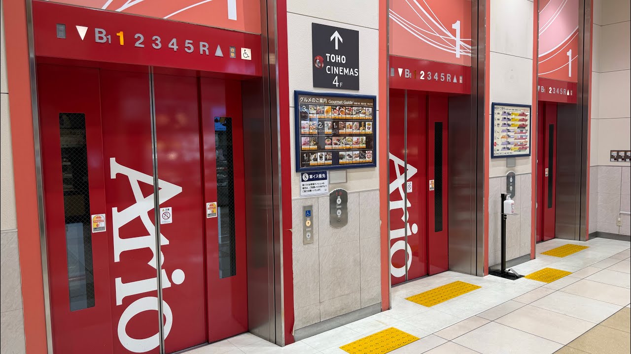 東京都足立区　アリオ西新井　レッドエレベーター🟥