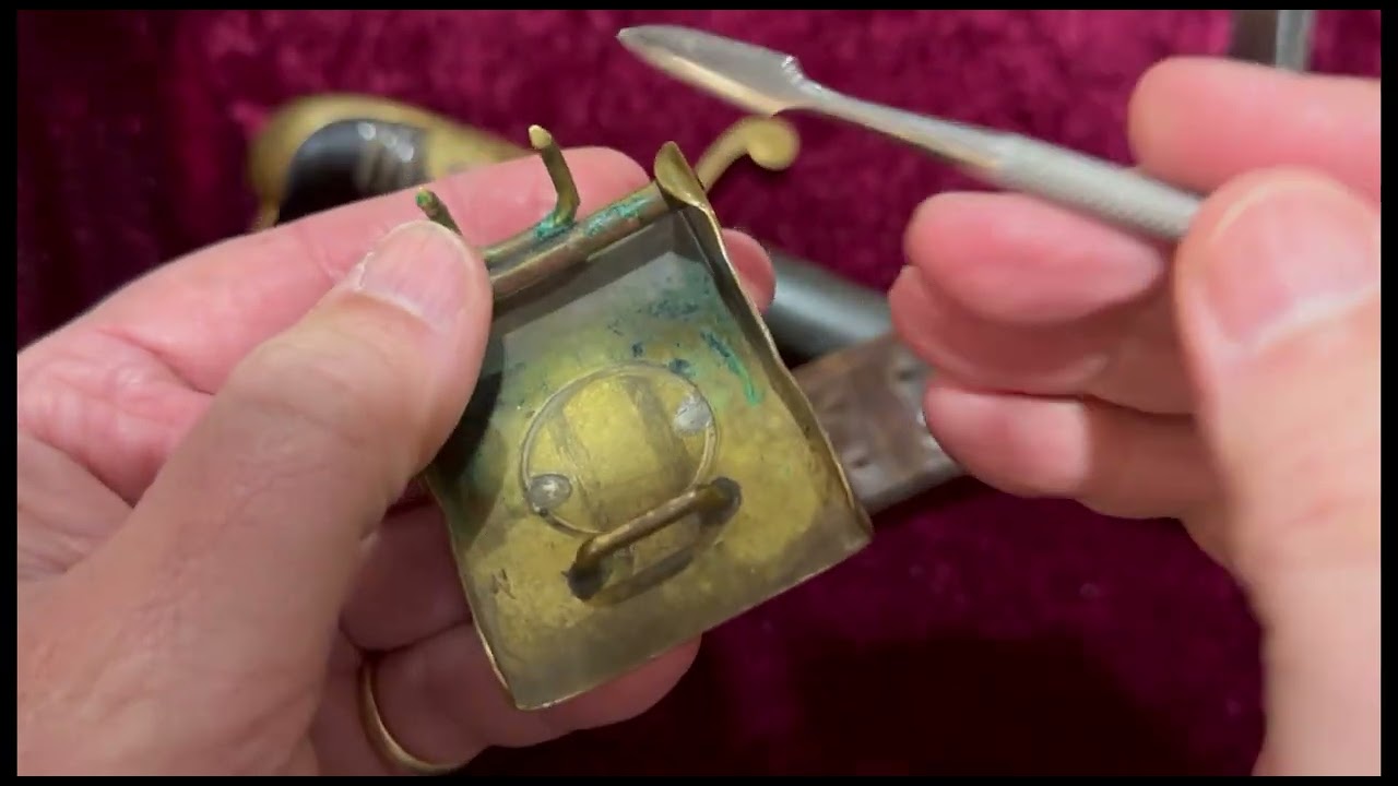 Немецкий пояс, пряжка и меч времён Первой мировой войны. 