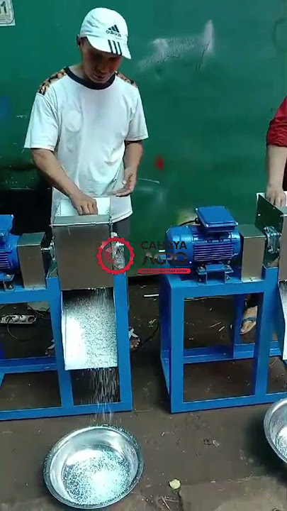 Mesin parut kelapa adalah alat yang digunakan untuk memarut daging kelapa dengan cepat dan efisien