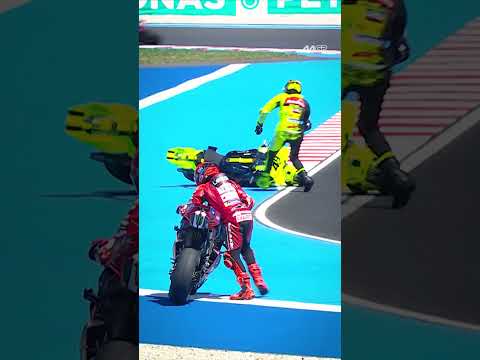 Marc and Diggia crashed in sync at the start of Q2 😬